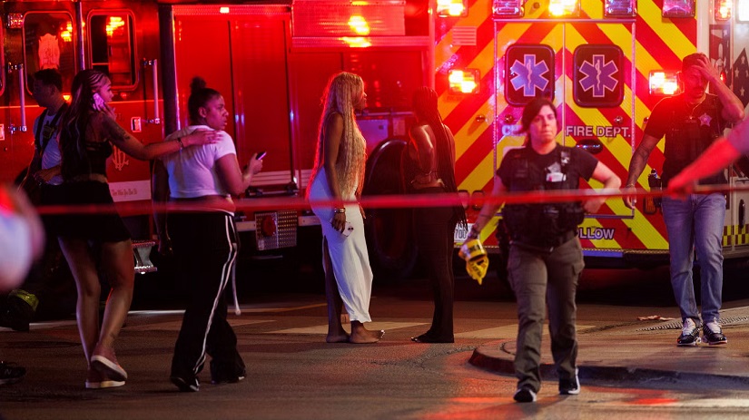 सिकागोमा नाइट क्लबबाहिर गोलीबारी : ४ जनाको मृत्यु, १४ घाइते